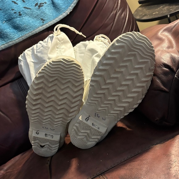 Sorel Snowlion White Winter Boots size 8 *FLAW - Picture 4 of 8